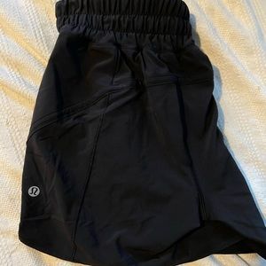 Lululemon tracker 5” shorts